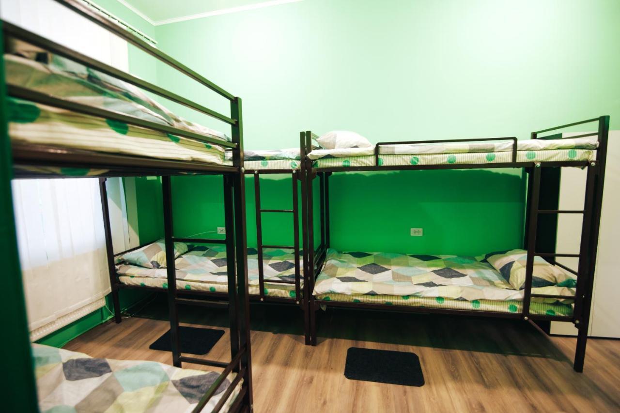 Hostel “Lime” Ivano-Frankivsk Exteriör bild